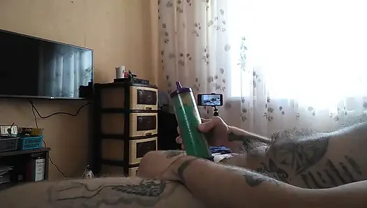 Bantuin aku crot dengan ngocok kontolku.