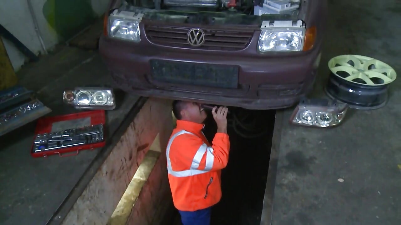 Big boobs blonde fucking whit car mechanic on the car...cum in mouth