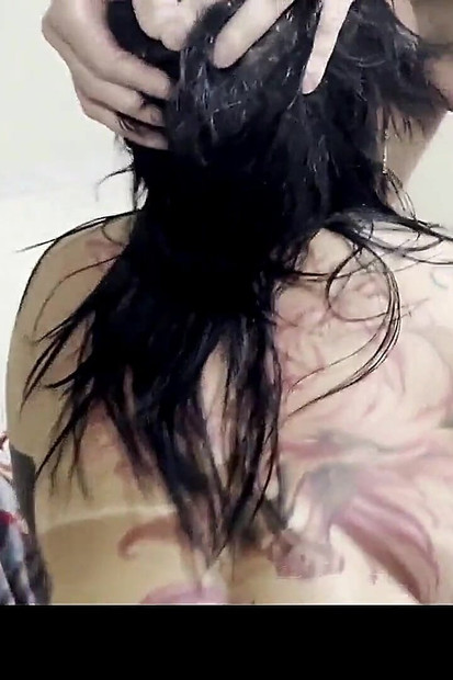 Heißes Goth mit einer hand