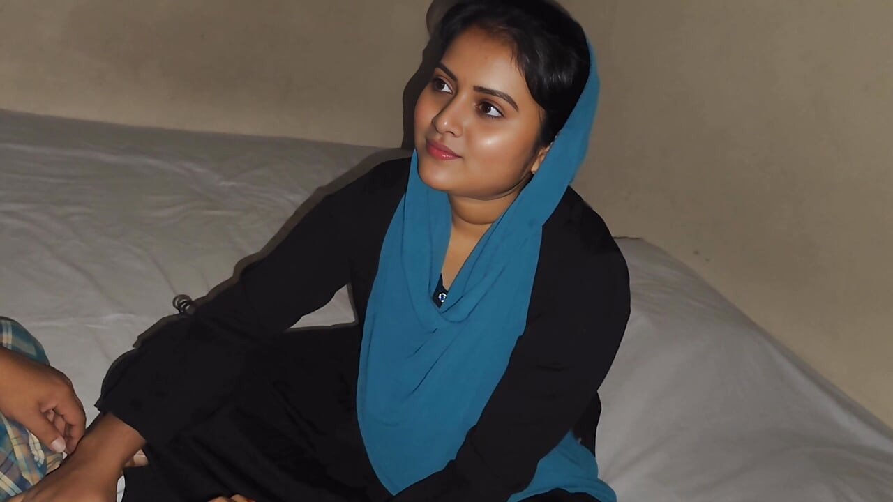 Viral indian beautiful girlfriend cooks food for boyfriend and brings it home then has romantic sex with boyfriend.