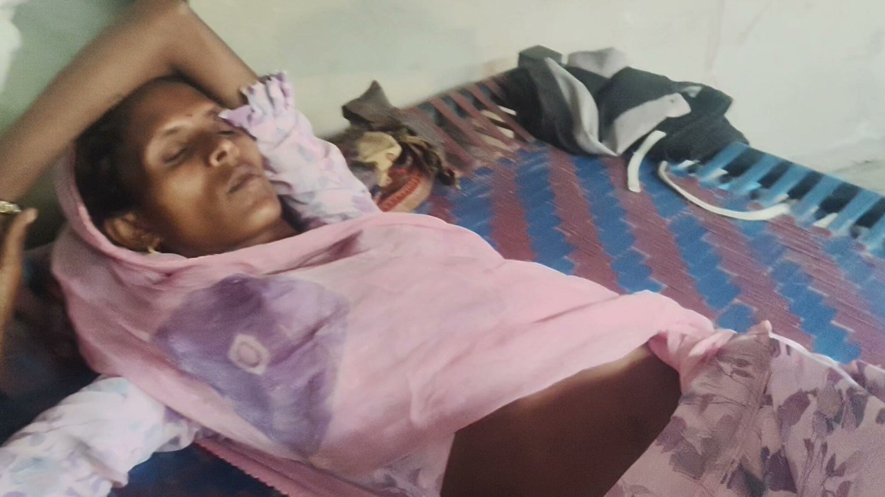 Desi Babi Bangali Ghar per Koi nahin Hai