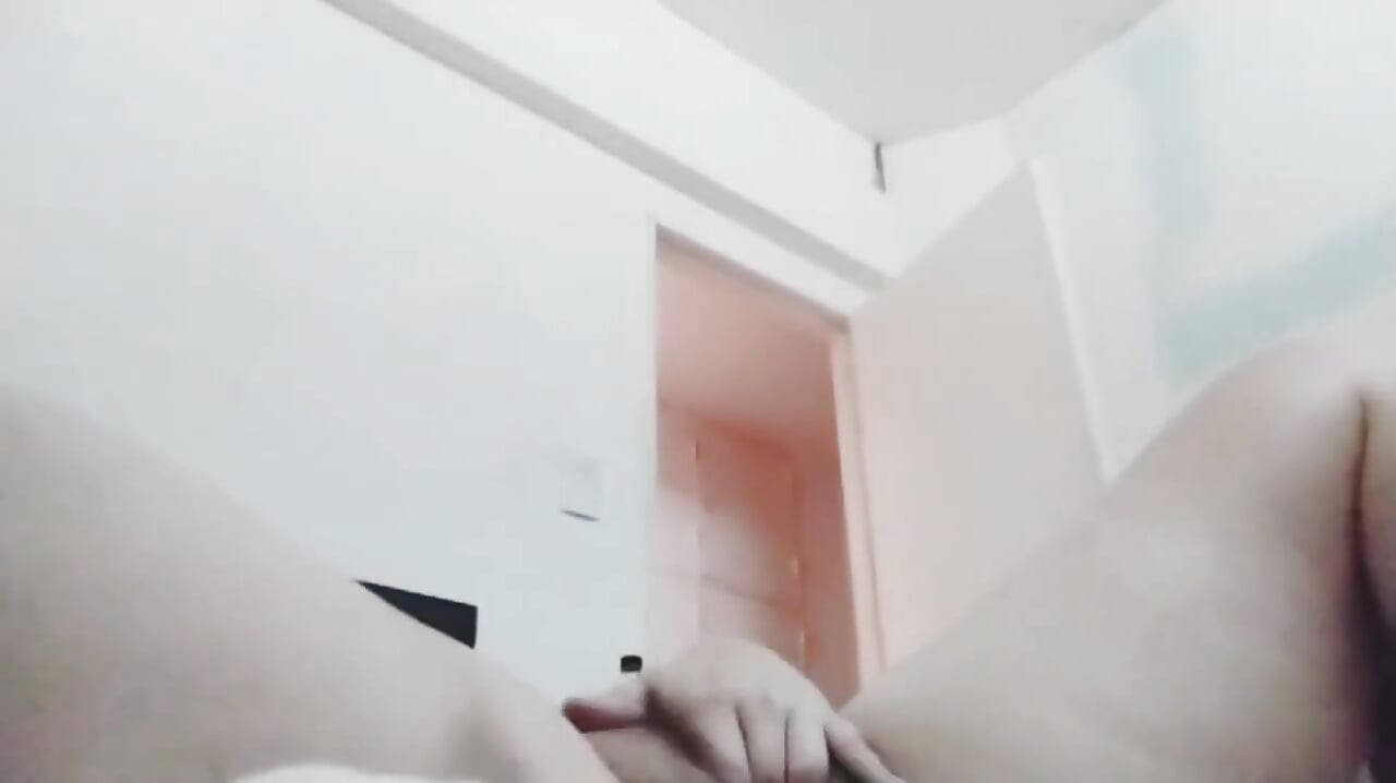 Çift ampute mastürbasyon yapıyor ve sıçrayıyor