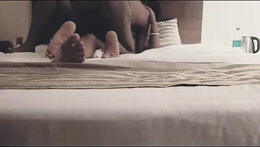 Meri Biwi Ko Dost Ne Hotel Le Jake Pel Diya