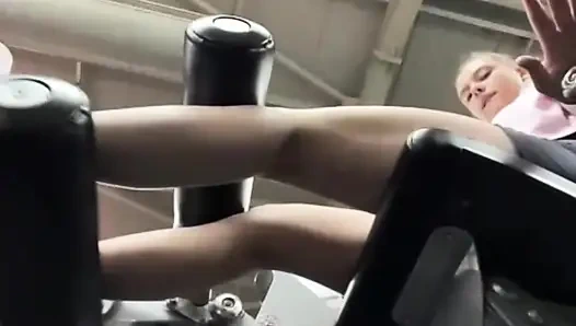 Жесткий трах в спортзале с Jucielussie