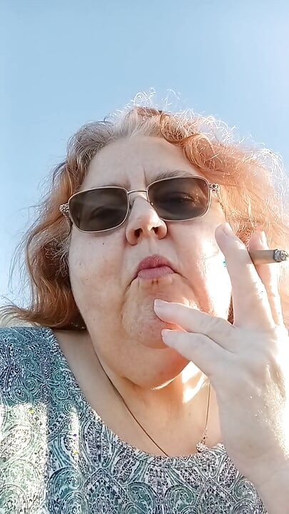 Beachy Smoke Break! I Took a Walk on the Windy Beach!