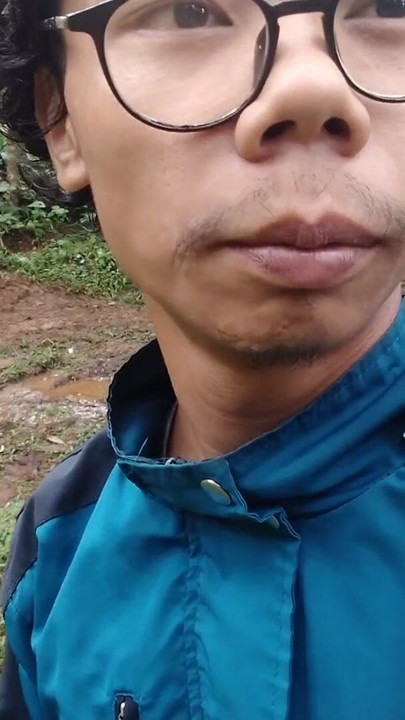 Walking to natural tourist attractions peeing in public toilets | Clip 2