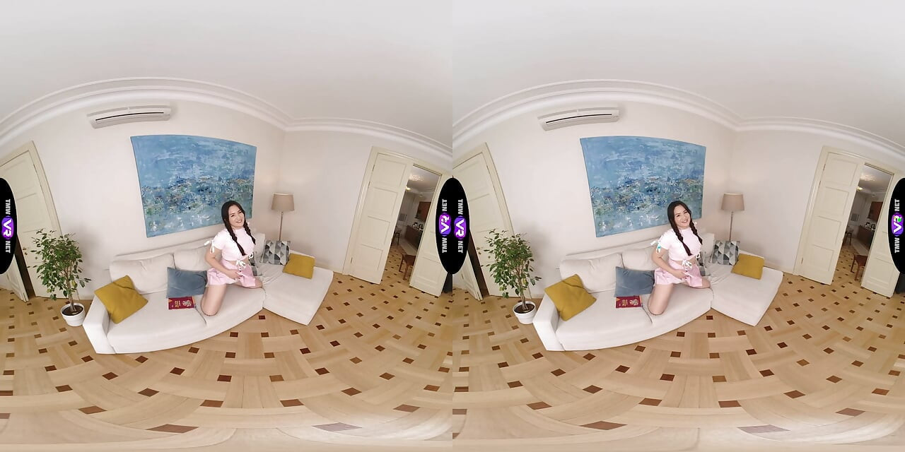 Hot Amelia Ost dropper matematikk for å fingre den våte fitta hennes - TeenMegaWorld