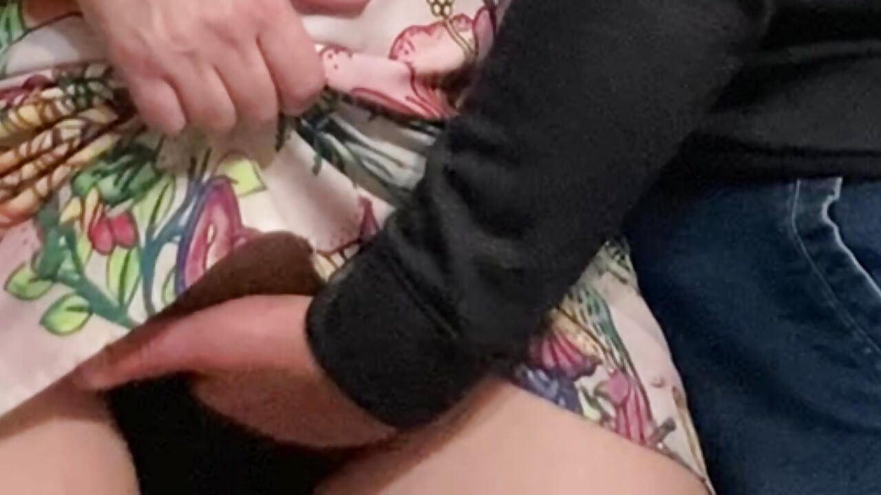 हे भगवान!! बूढ़ा आदमी मेट्रो में मेरा हस्तमैथुन कर रहा है