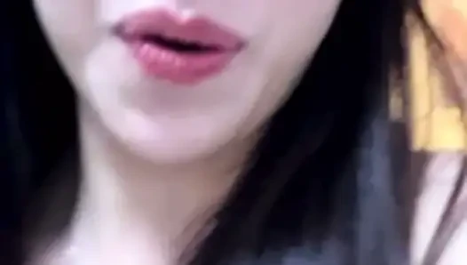 Hot Chinese girl masturbating alone live in her room