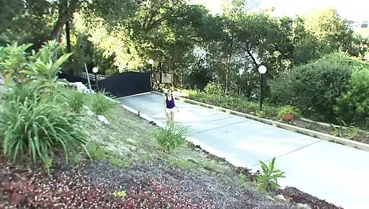 Sadie Holmes жаждет больше, чем когда-либо, и старая свинья