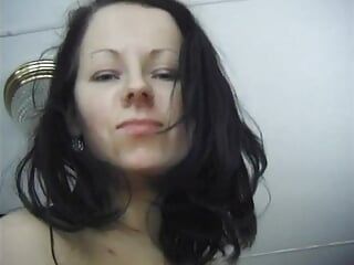 I film with the phone the brunette Elisabeth an