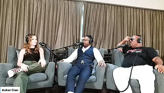 Yetişkin şovmenler katie kush, jamie knox ve mrflourish podcast'i asherclantv ile kanepede konuşuyor