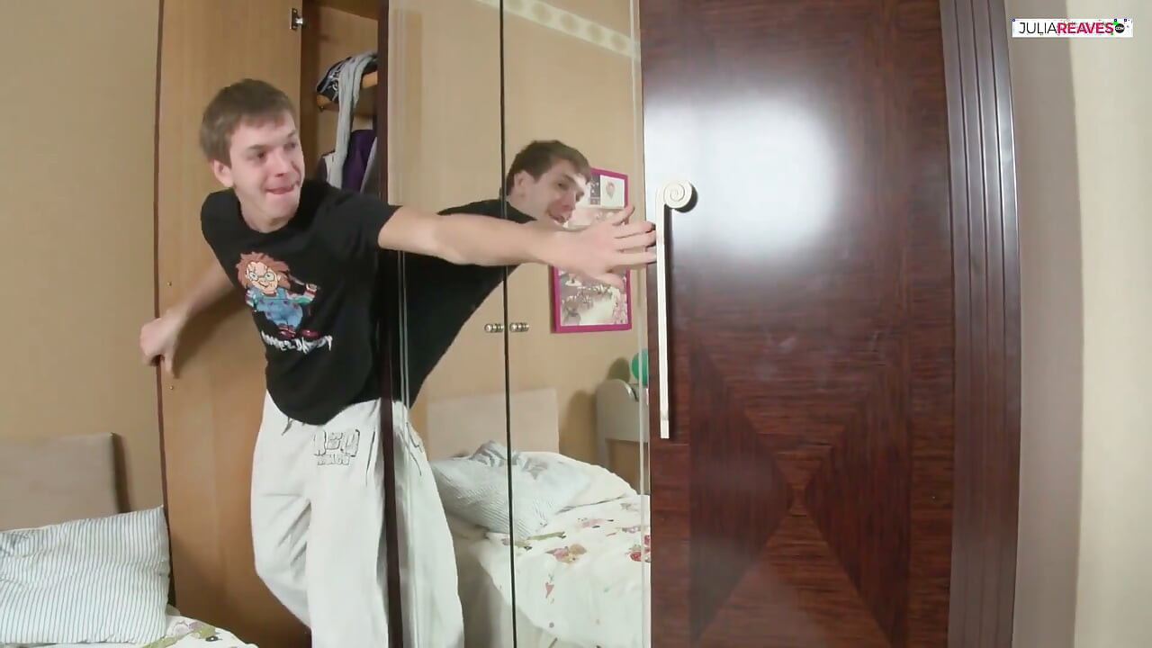 Blonde teen wants the cok in the pussy but also in the ass