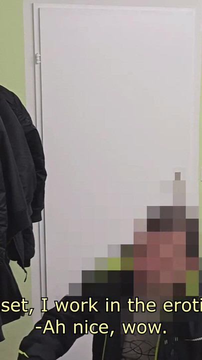 Emotivni trenutak iz "Oženjeni instalater-radnik prihvaća moju ponudu i dopušta mi da mu popušim"