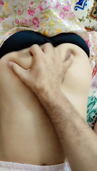Hardly boob's ko dabaya