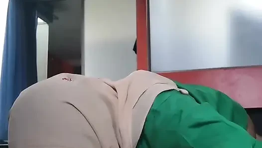 Nach der Arbeit bin ich eilig zu meinem Mann nach Hause gefahren.