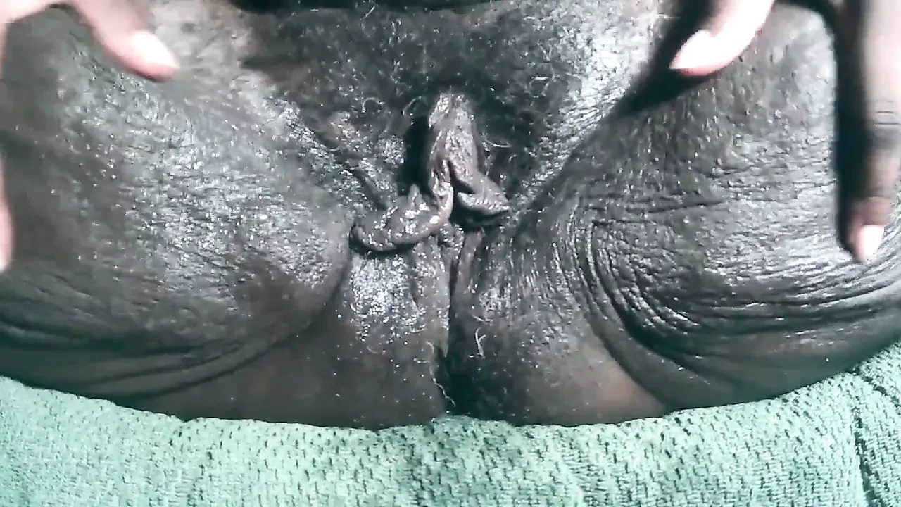 HisQueenSuga Up close Squirting pussy BBW EBony Milf