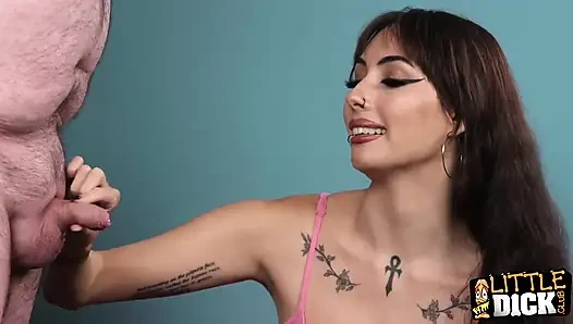 Istri lagi berdiri