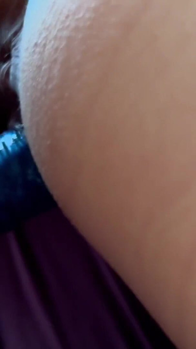 他深深地插入了她。貓咪在快感中呻吟 |片段 1