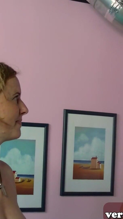 Göğüsleri sarkık olgun Alman orta yaşlı seksi kadın üvey erkek kardeşiyle sikişiyor | Klip 1