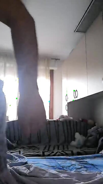 Ik masturbeer terwijl ik een erotische video van een vriend van mij kijk!