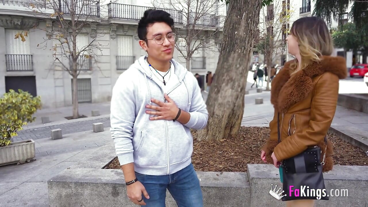 멜라니 디올은 우리를 위해 그녀의 가장 친한 친구를 두드리지 않고 마드리드를 떠날 수 없었다!