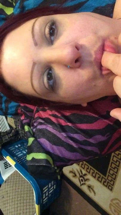Girlfriend masterbates and squirts