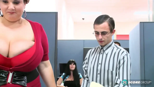 即使是极客也配得上巨乳女人