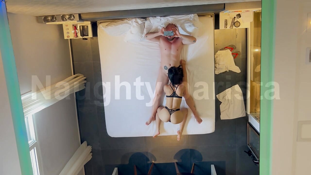 Bio sam na sve četiri u motelskoj sobi i dečko me je svuda