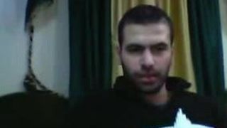 Heißer syrischer Typ wichst vor der Kamera
