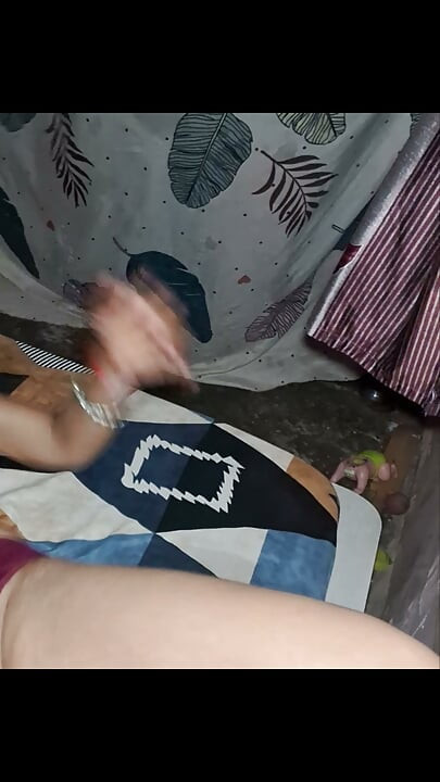 Meenuraj는 긴 자지로 뒷치기 하드하게 박히는 걸 좋아해