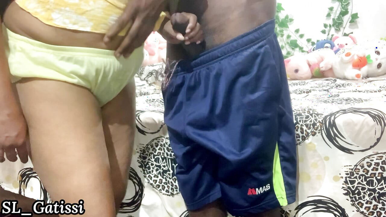 호텔 방에서 처음으로 핫한 여친.