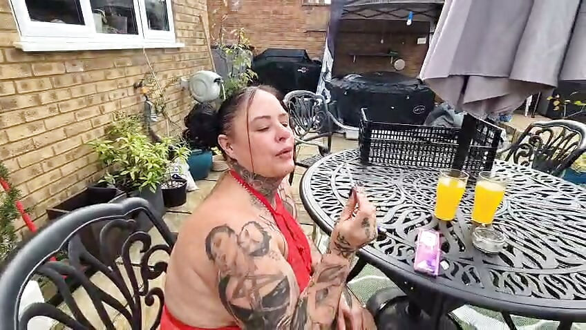 Joolz and Cheyenne Rose smoking in the garden