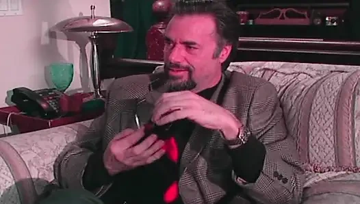 Возбужденная милфа-блондинка в диком хардкорном экшене