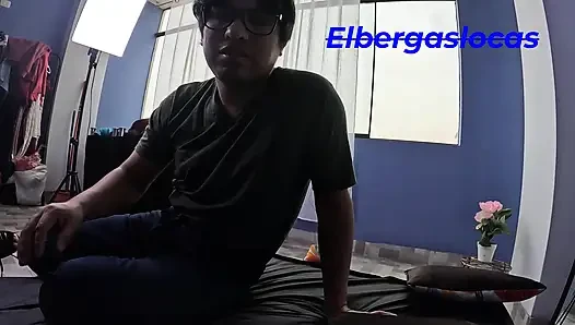 Saya berhubungan seks dengan profesor universitas saya, dia datang ke rumah saya untuk memberi saya pelajaran privat dan saya mengambil kesempatan untuknya