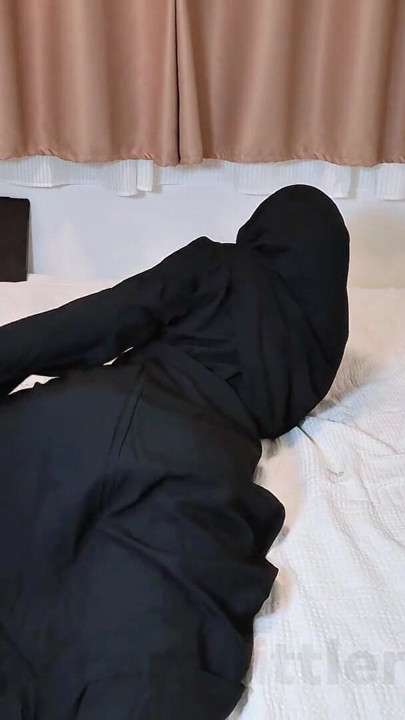 A Naughty Malaysian Hijabi Doing Porn Showing Off Her Ass In Abaya | Clip 1