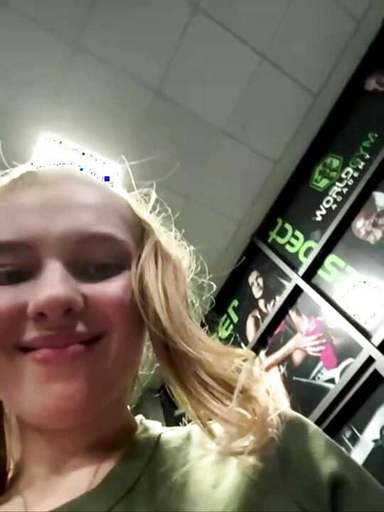 Fingering pussy in public jucielussie