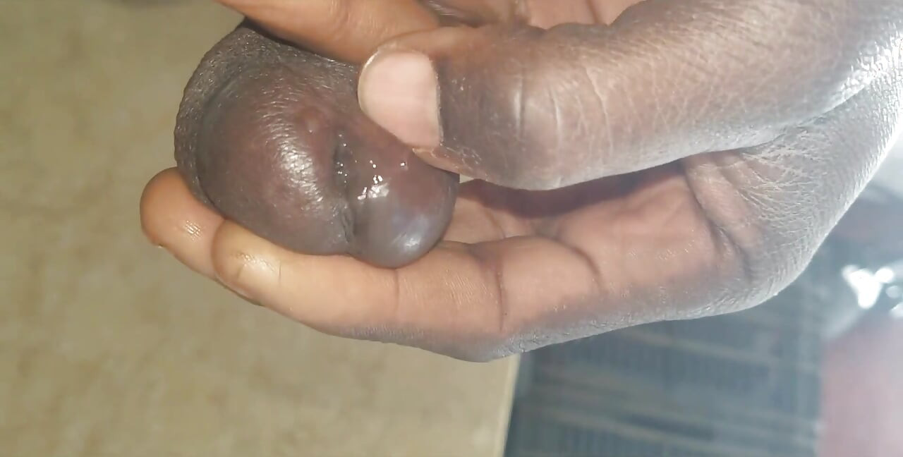 Včera jsem se uspokojila tím, jak si honím svého černého velkého čůráka