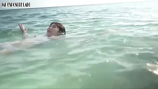 Gravure Idol Behind-the-scenes in Okinawa, a Daring off-camera Moment Captured Discreetly 1st