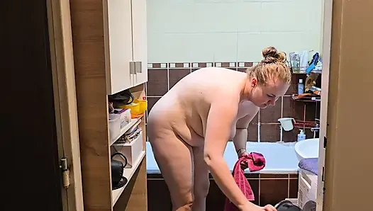 Istri sange ini dientot habis-habisan sampai dicrot sperma hangat di kamar mandi!