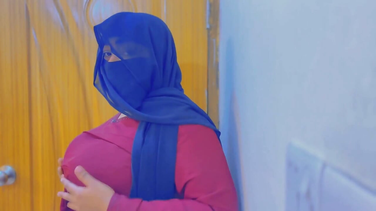 A Hot Egyptian Girl Wants to Have Sex with You