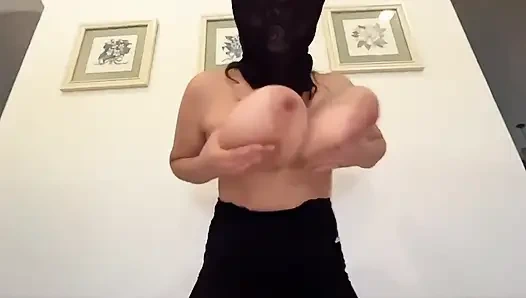 Memantulkan payudara