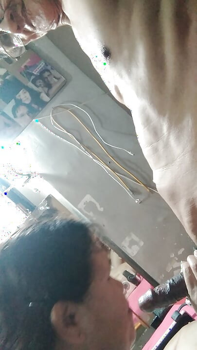 今天早上我收到了一個很好的口交給我的妻子屁股，因為她的休息日