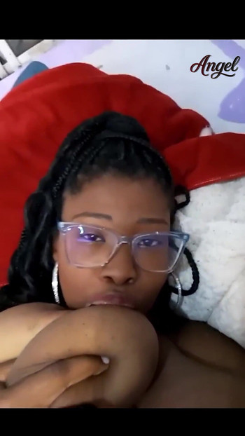 बड़े झूलते और बहुत अच्छा चूसा जा रहा है, मुझे खुद को चूसना पसंद है | क्लिप 2