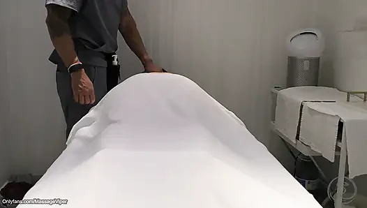 Legit massage client gets a happy ending