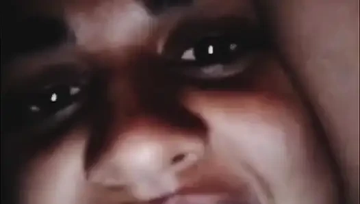 Videoanruf von meiner ex, die möpse zeigt