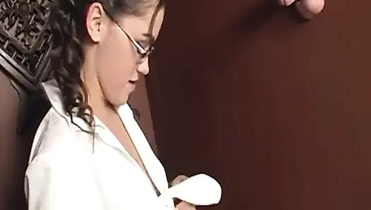 Esmer hatun ıslak dilli sikiş deliğine tapıyor