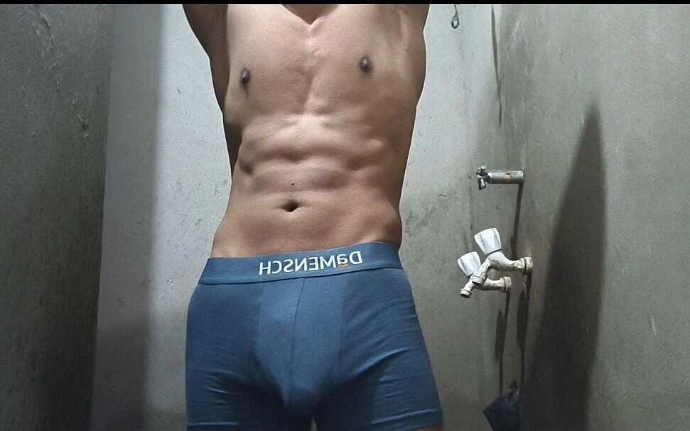 Solo cara masterbating