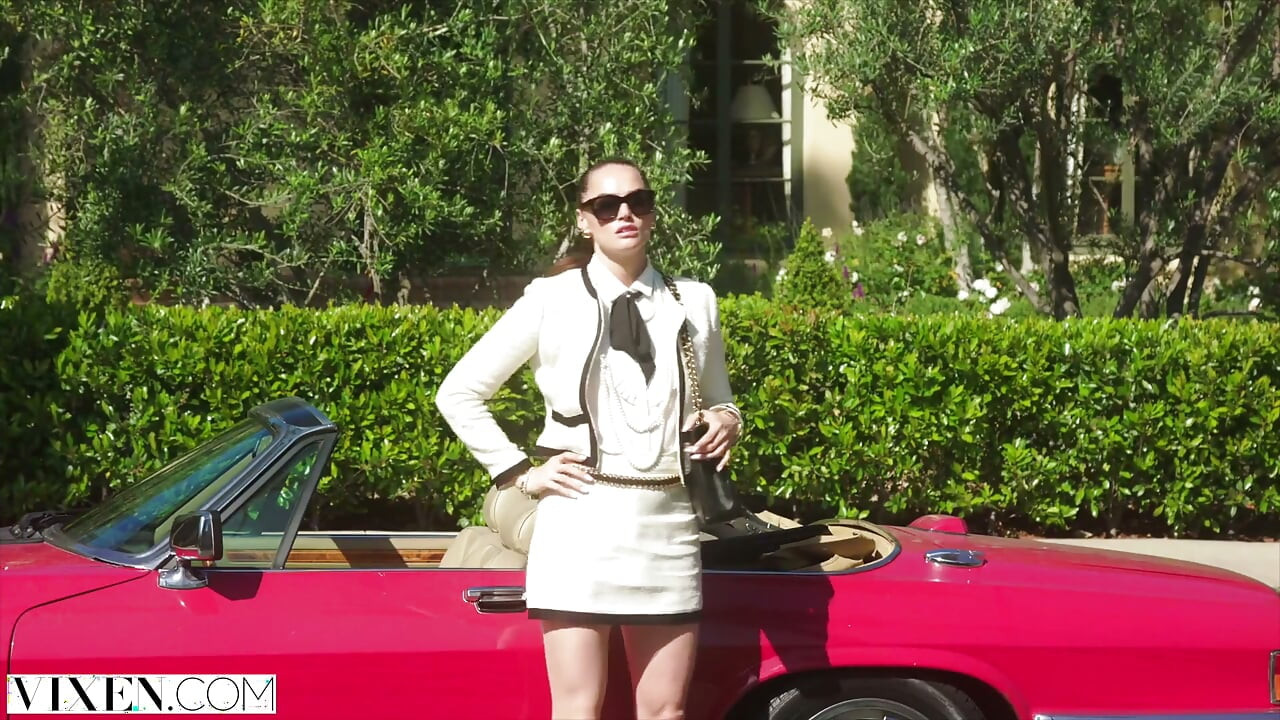 VIXEN - Tori Black vad szexet folytat egy hatalmas farokkal