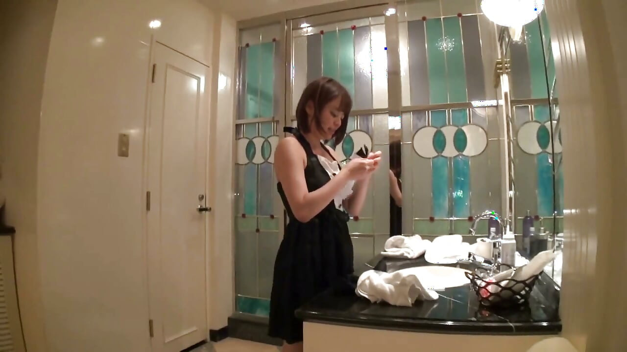 Instant Oral Ejaculation on a Masochistic Nail Artist! Relentless Assault with Vibrators & Thrusts, Feeling Pleasure and